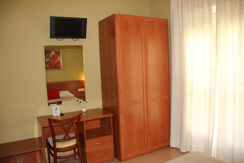 Hotel Dora プラセンシア エクステリア 写真